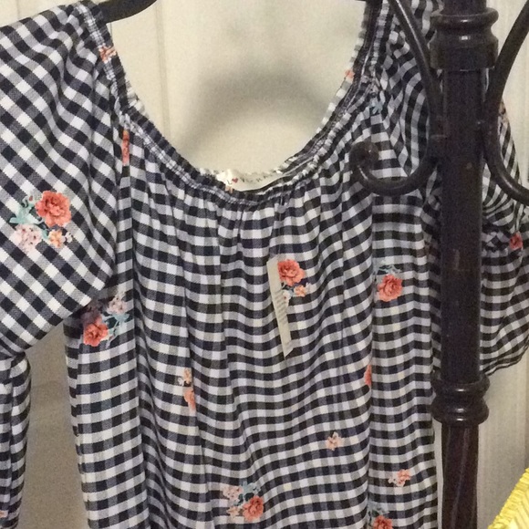 Two new size small shirts - Picture 3 of 7